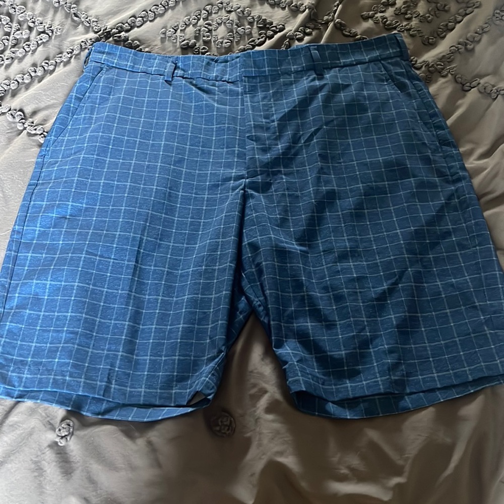 Men’s Walter Hagen Blue Plaid Golf Shorts